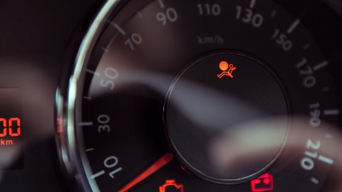 Luz de bolsa de aire encendida en el tablero