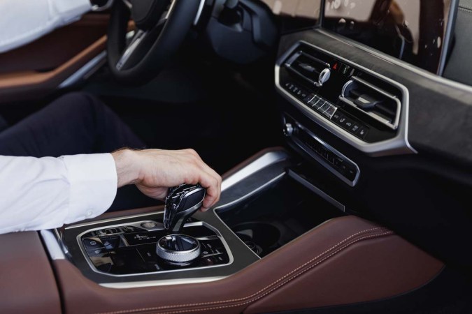 Consejos para desbloquear la palanca de cambios de tu auto