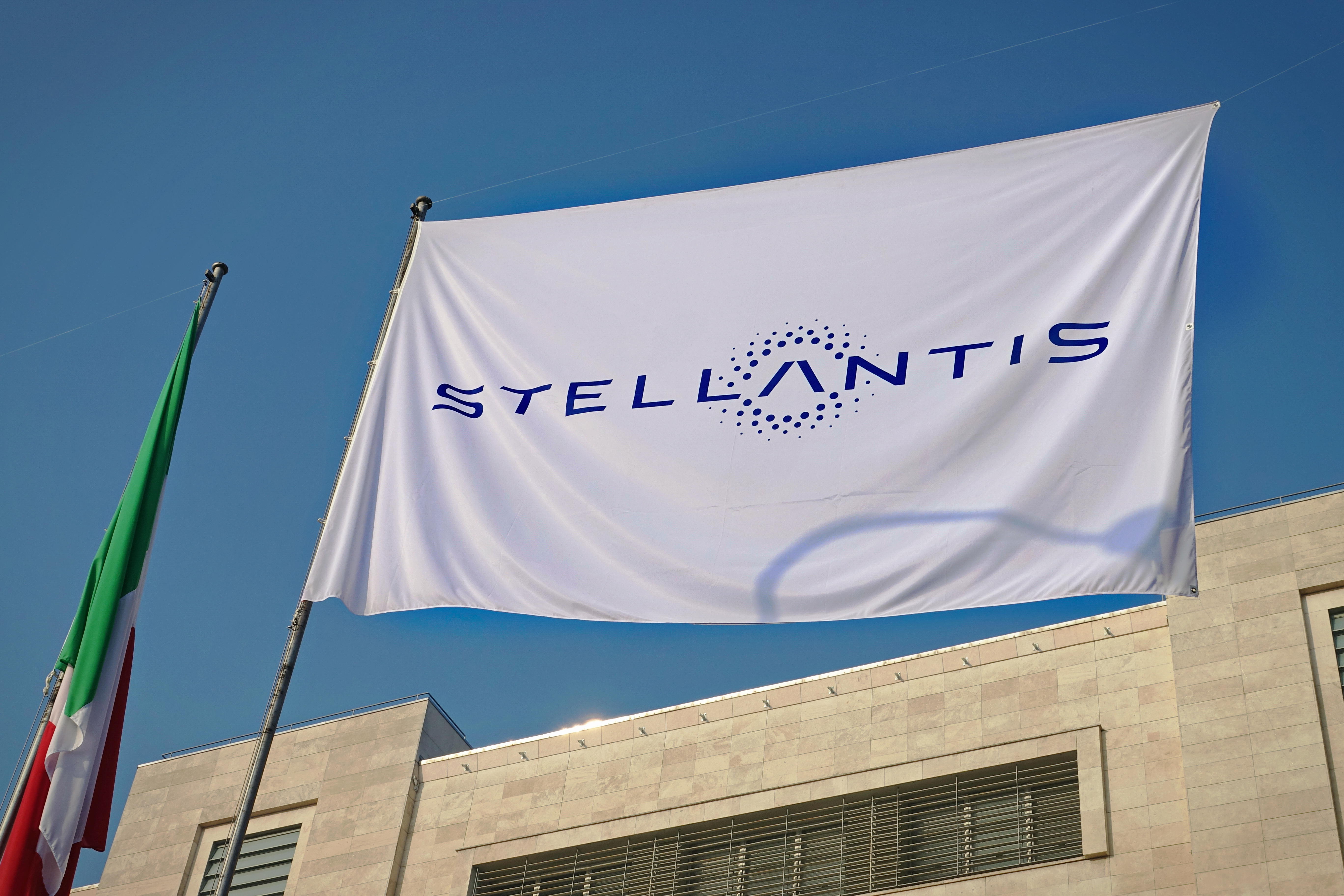 Logo Stellantis