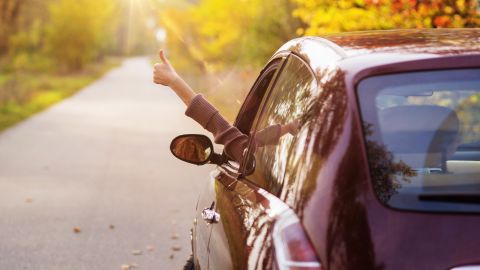 Auto en otoño