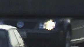 Foto de varios autos en circulación en plena carretera