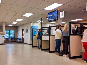 Foto de una oficina de atención del DMV