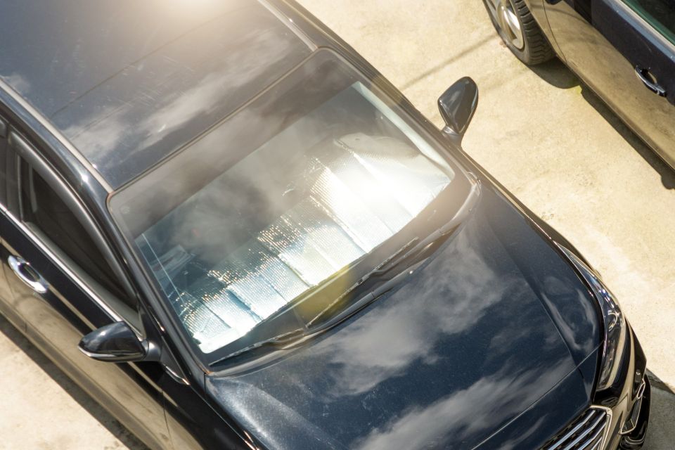 Para qué sirve polarizar los parabrisas de los autos en la parte de