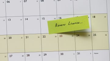 Foto de una nota sobre un calendario recordando el momento de la renovación