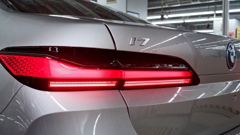 BMW i7