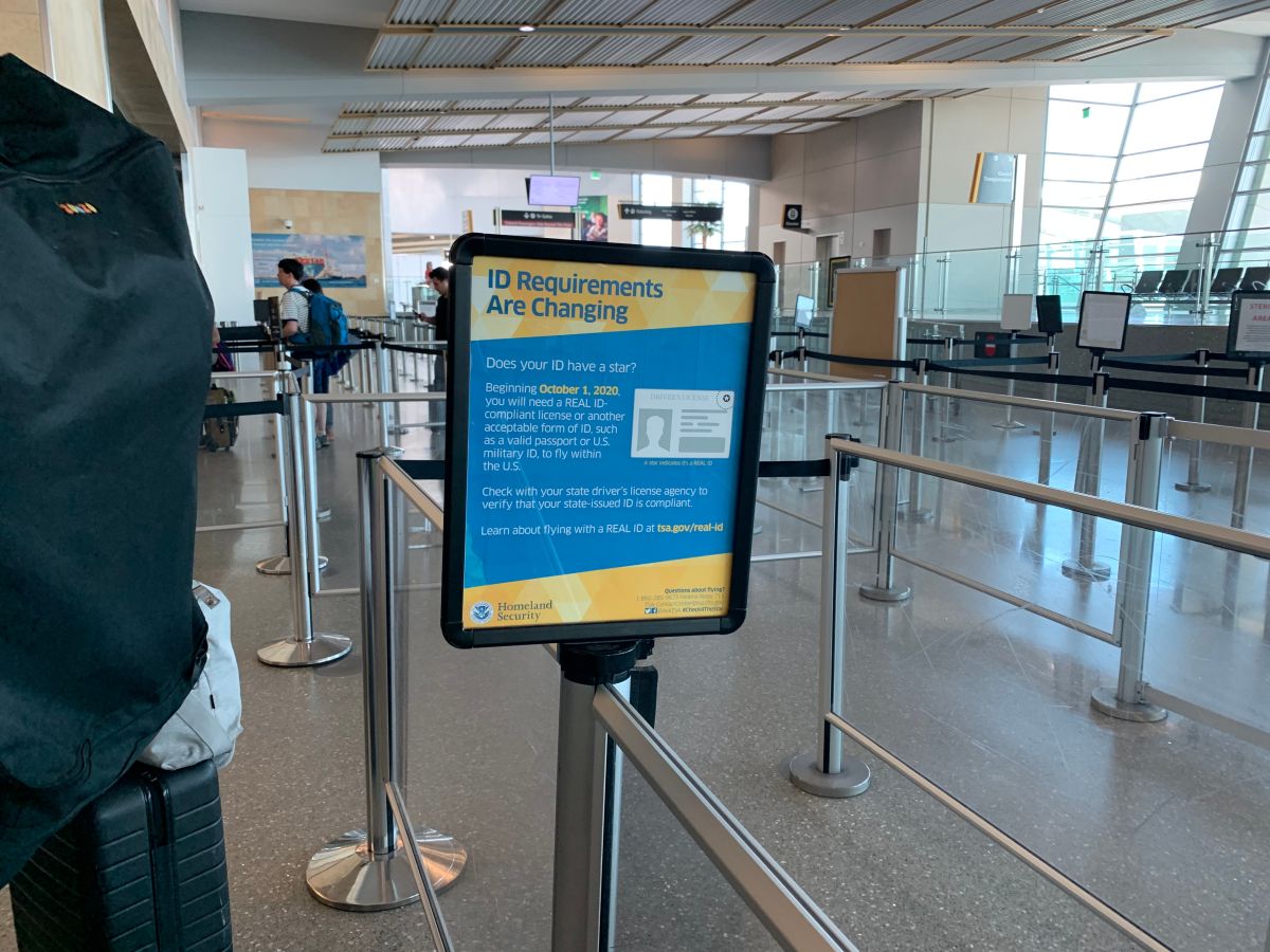 En todos los Estados Unidos, las licencias con Real ID permiten abordar vuelos nacionales, librando a las personas de la necesidad de mostrar otra identificación.