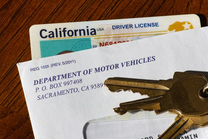 marcas o designaciones especiales a su licencia en California