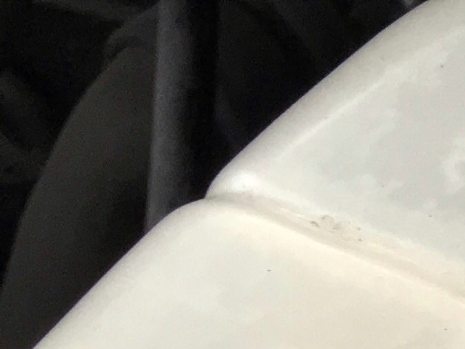 Deposito de refrigerante vacío.