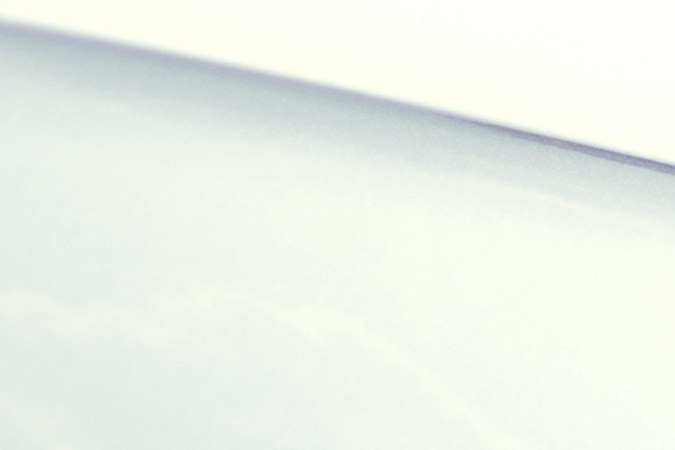 Instalando llanta de refacción.