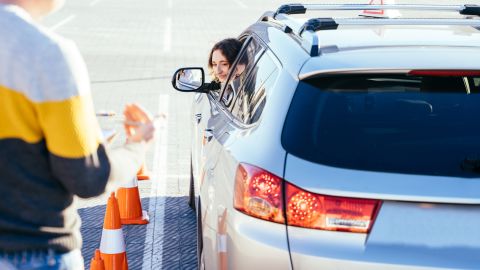 Qué debes saber para aprobar el examen de manejo del DMV