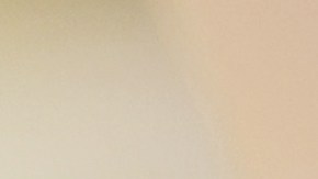 Foto de las manos de una persona escribiendo en una laptop