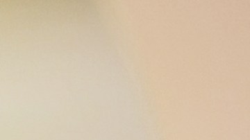 Foto de las manos de una persona escribiendo en una laptop