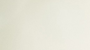 Foto de las manos de dos personas peleando por las llaves de un auto