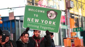 En el estado de Nueva York, los conductores pueden cambiar su licencia de conducir por una tarjeta de identificación para no conductores.