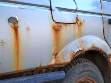 Auto oxidado.