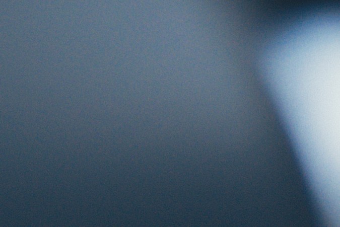 Botón de freno de mano.