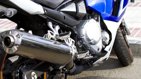 Convertidor catalítico de motocicleta.