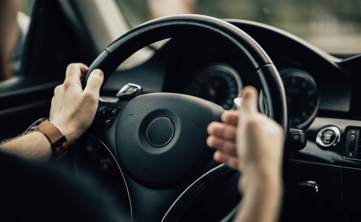 3 métodos para desbloquear el volante de tu coche