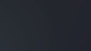 Foto de un hombre usando una laptop