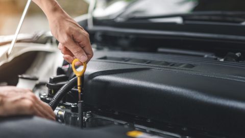 Revisión de aceite de motor.