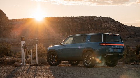Rivian R1S.