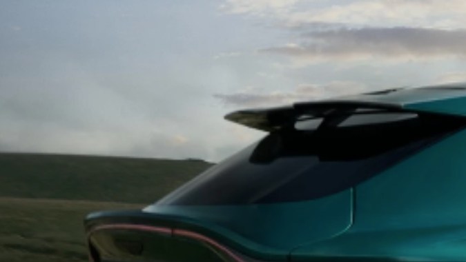 Aston Martin DBX 707