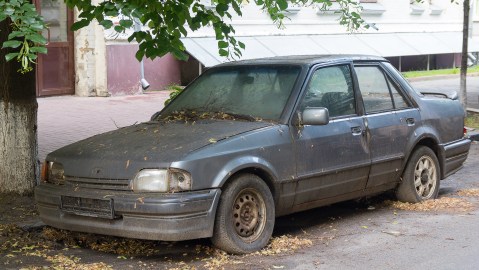 Auto abandonado.