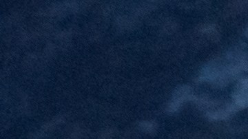 Auto sobre hielo negro.