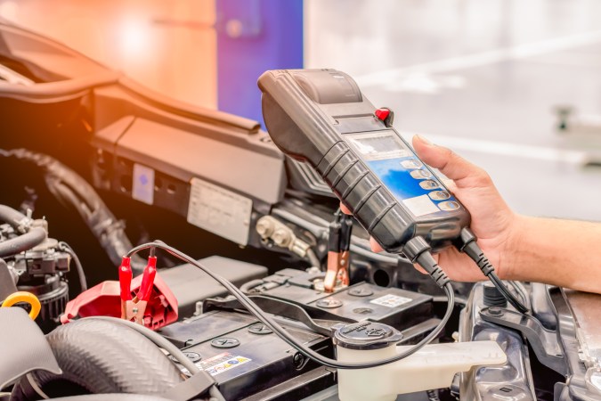 Cargador de batería de auto.