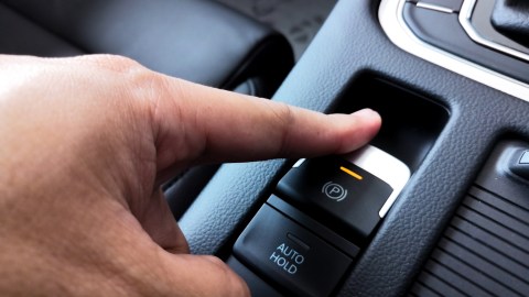 Freno de mano eléctrico.