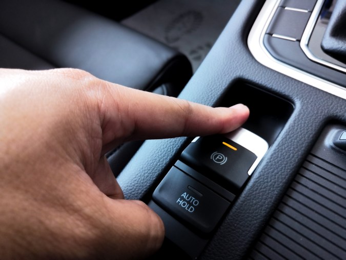 Freno de mano eléctrico.