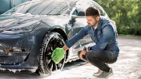 Lavado de auto eléctrico.