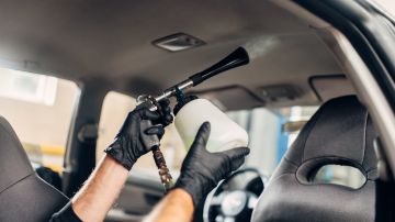 Consejos para limpiar el interior de tu coche. Qué hacer y qué no hacer. -  Area365