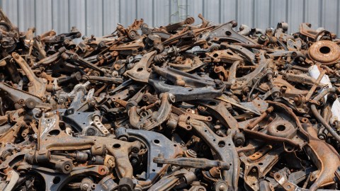 Partes de autos recicladas.