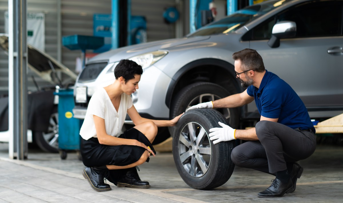 Qué presión de aire deben tener las llantas del carro