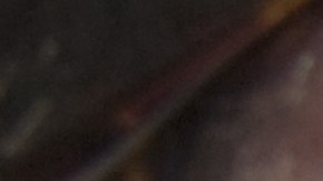 Foto de una persona recibiendo una multa de tránsito