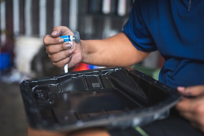 Sellador de silicona para auto.