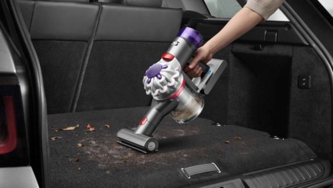 Автомобильный пылесос Dyson V8.