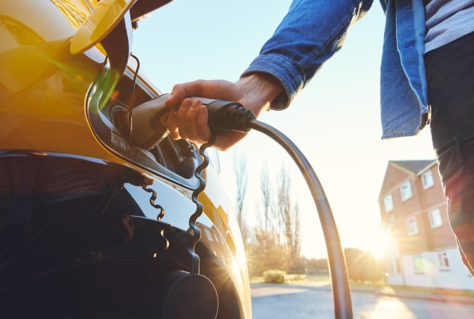Carga de vehículo eléctrico.