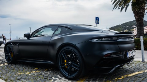 Carro totalmente negro