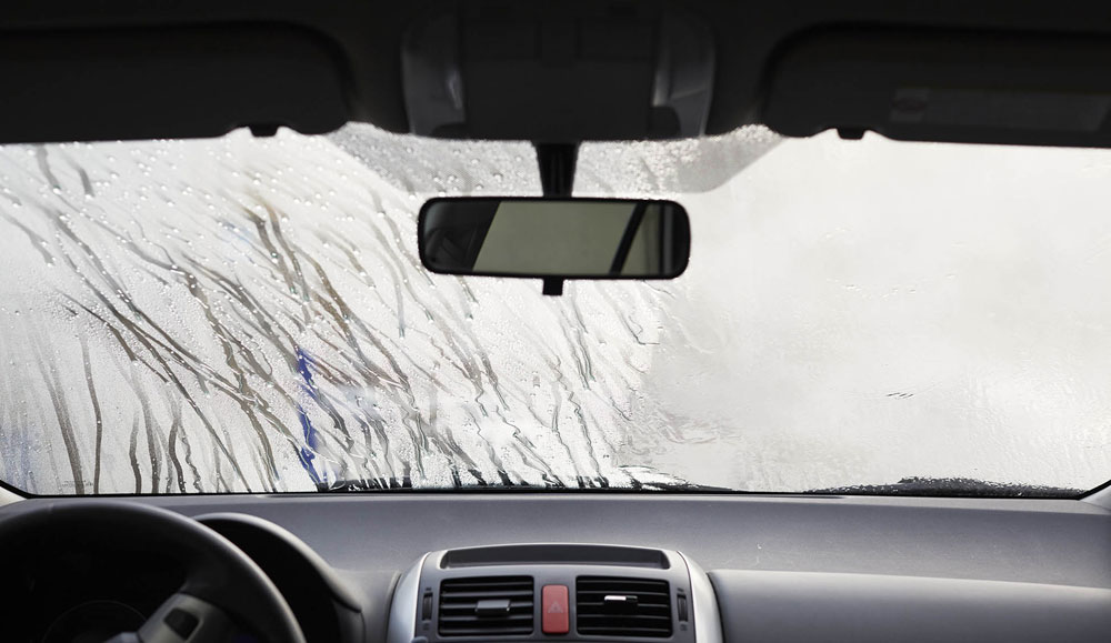 Cómo quitar el vaho del cristal del coche