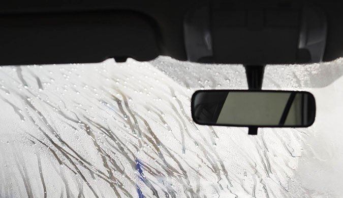 Cómo quitar el vaho del cristal del coche