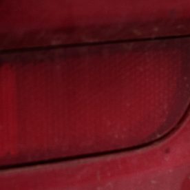 Humo blanco del auto.