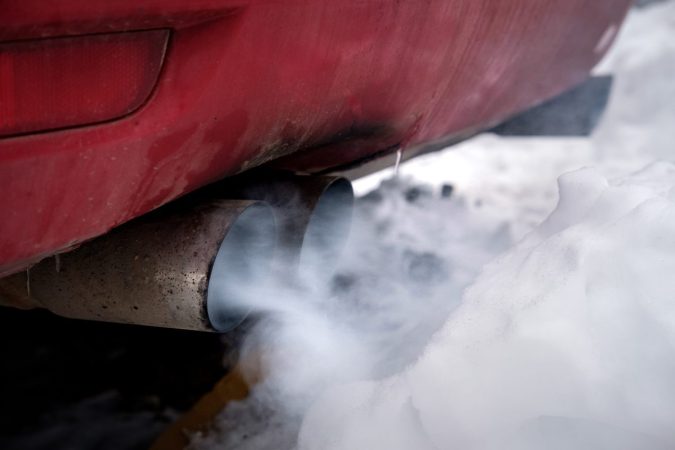 humo blanco en el escape