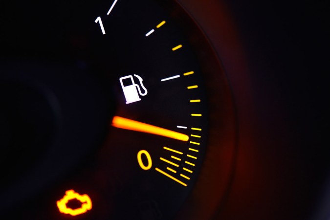de cuanto es la reserva de un tanque de gasolina