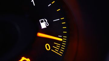 La negligencia de conducir con la reserva de combustible puede provocar costosos daños