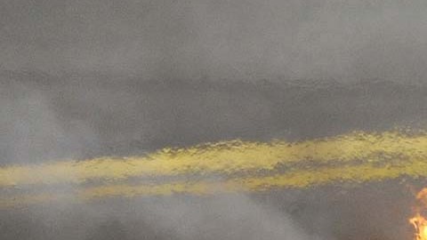 Lo primero que un conductor debe hacer al ver humo o fuego procedente de su vehículo es apagarlo