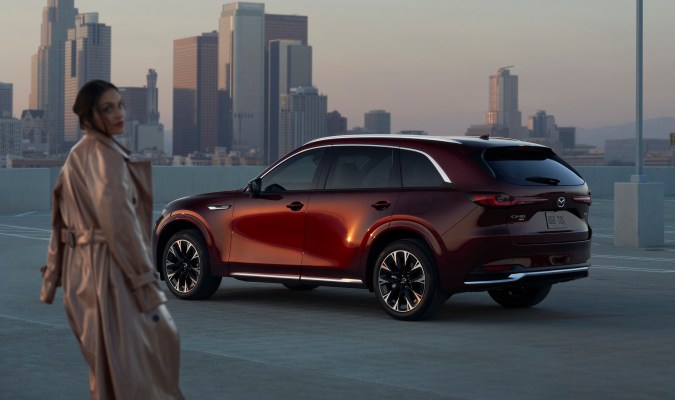 Mazda CX-90.