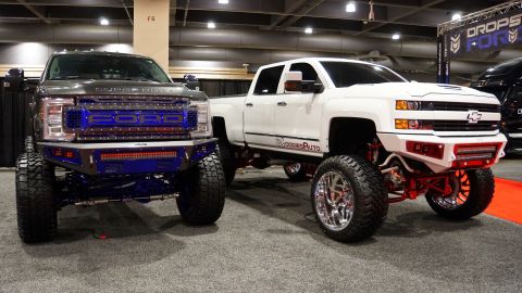 Camionetas con kit de elevación.