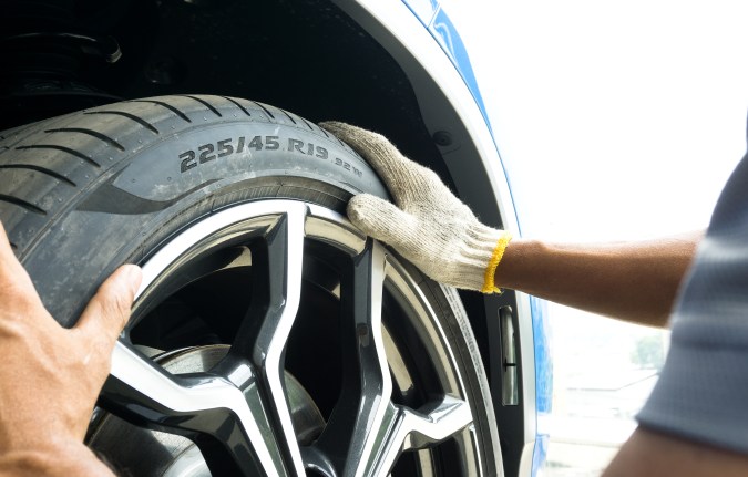 Cuidado de neumáticos del auto.